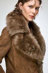 Tyra - Olivgrüner Lammfellmantel