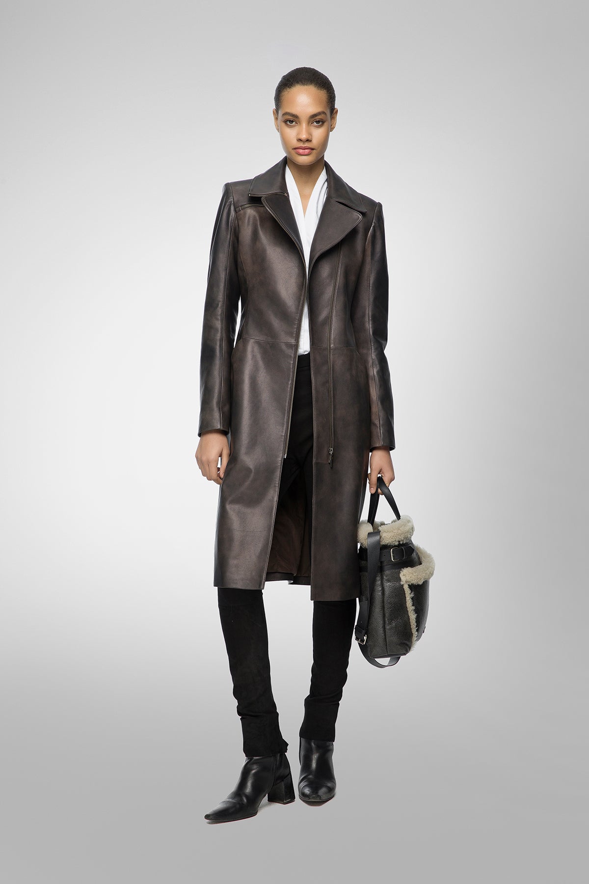 Dunkelbrauner Ledermantel im Trenchcoat deals Look