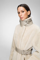 Madeleine - Cremefarbener Shearling-Mantel